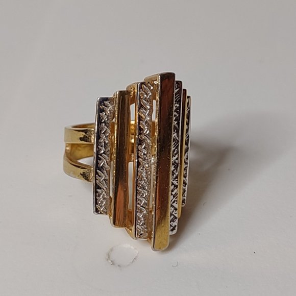 Very Pretty Size 4.75 Two Tone Gold Electroplated Ring - Picture 6 of 13
